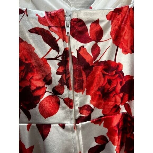 NEW Juniors' Floral Fit & Flare‎ Dress Size 1 - Picture 5 of 7